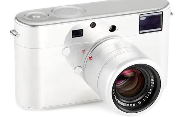 由乔尼伊夫设计的徕卡相机原型即将拍卖