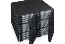 IcyDock将24个SSD装入三个驱动器托架