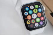 苹果WatchSeries8基于CAD的渲染泄漏显示与今年的智能手表相比几乎没有变化